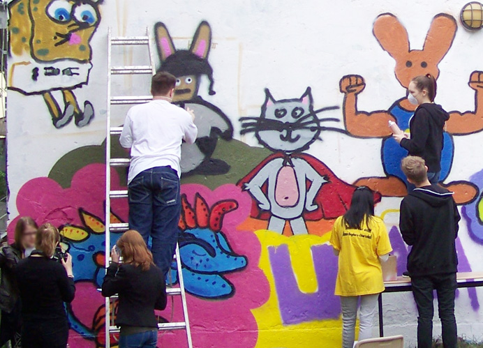 Schüler Graffitti-Wandgestaltung - Teambuilding im Graffitti-Workshop in Berlin mit den Urban Artists